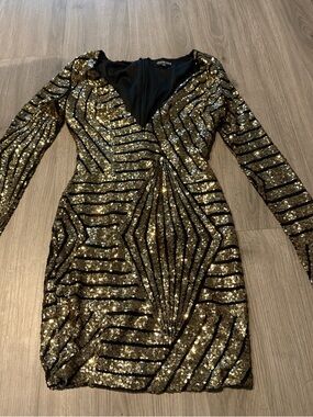 Long Sleeve Gold Sequin V-Neck Bodycon Dress